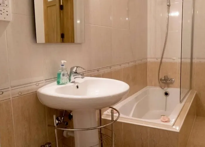 Modern In The Heart Of Steps From The Seafront *