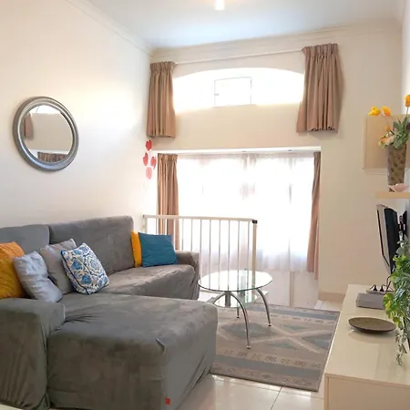 Modern In The Heart Of Steps From The Seafront Apartmán