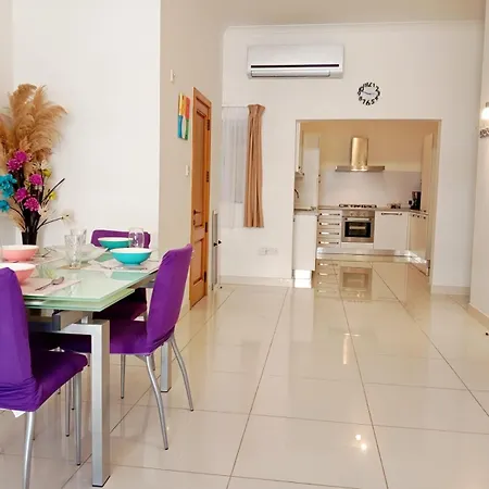 Апартаменты Modern In The Heart Of Steps From The Seafront Слима