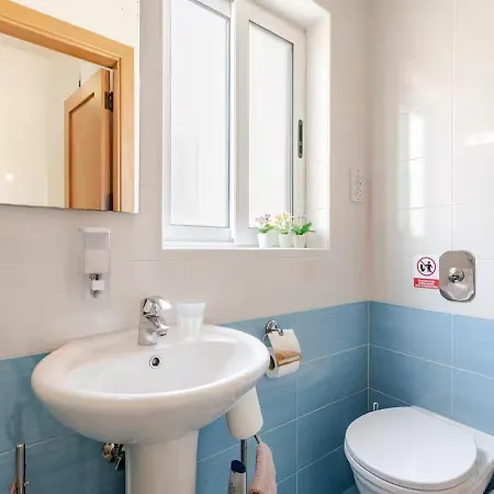 Modern In The Heart Of Steps From The Seafront