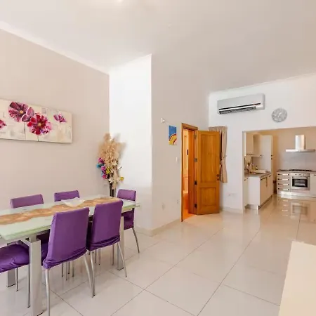 Апартаменты Modern In The Heart Of Steps From The Seafront *