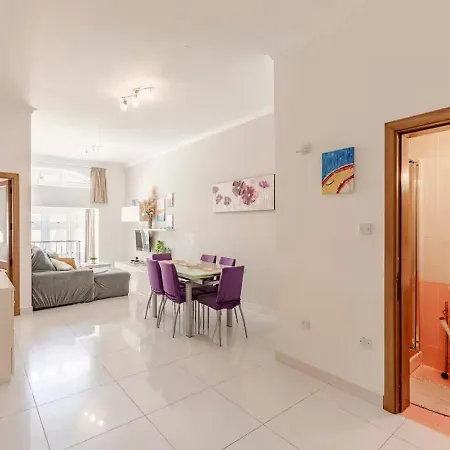 Modern In The Heart Of Steps From The Seafront Слима