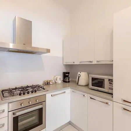 Modern In The Heart Of Steps From The Seafront Апартаменты Слима