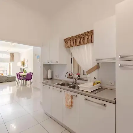 Апартаменты Modern In The Heart Of Steps From The Seafront Слима