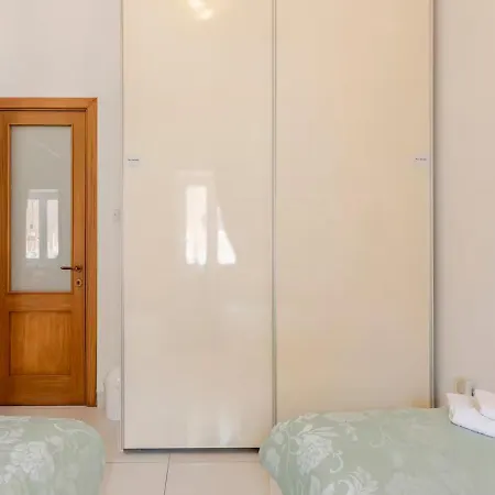Modern In The Heart Of Steps From The Seafront Апартаменты *