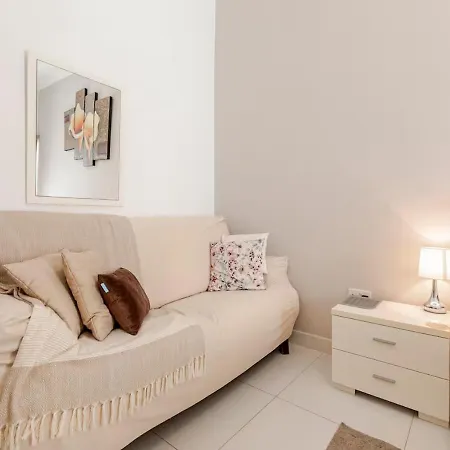 Апартаменты Modern In The Heart Of Steps From The Seafront *