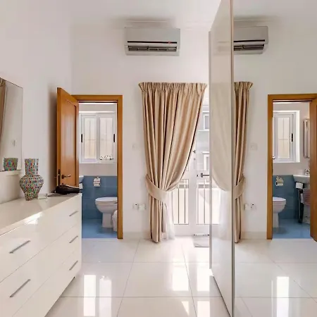 Modern In The Heart Of Steps From The Seafront Апартаменты