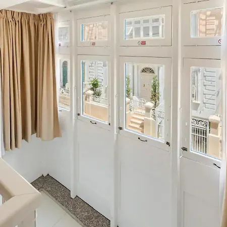 Modern In The Heart Of Steps From The Seafront Слима