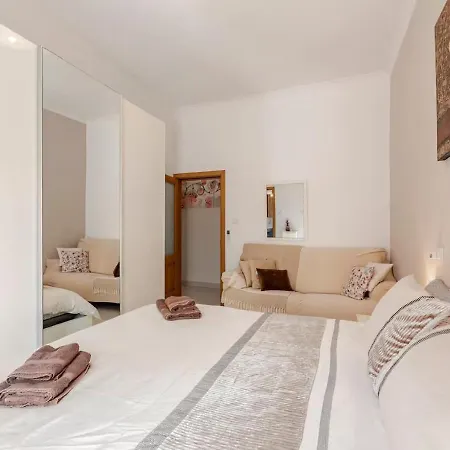 Modern In The Heart Of Steps From The Seafront Апартаменты