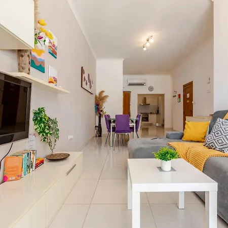 Modern In The Heart Of Steps From The Seafront